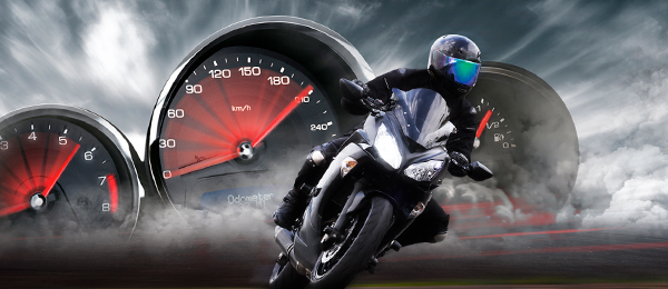 Moto de alto cilindraje con gasolina extra