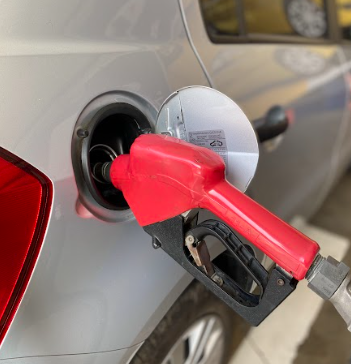 que pasa si mezclo gasolina extra y corriente